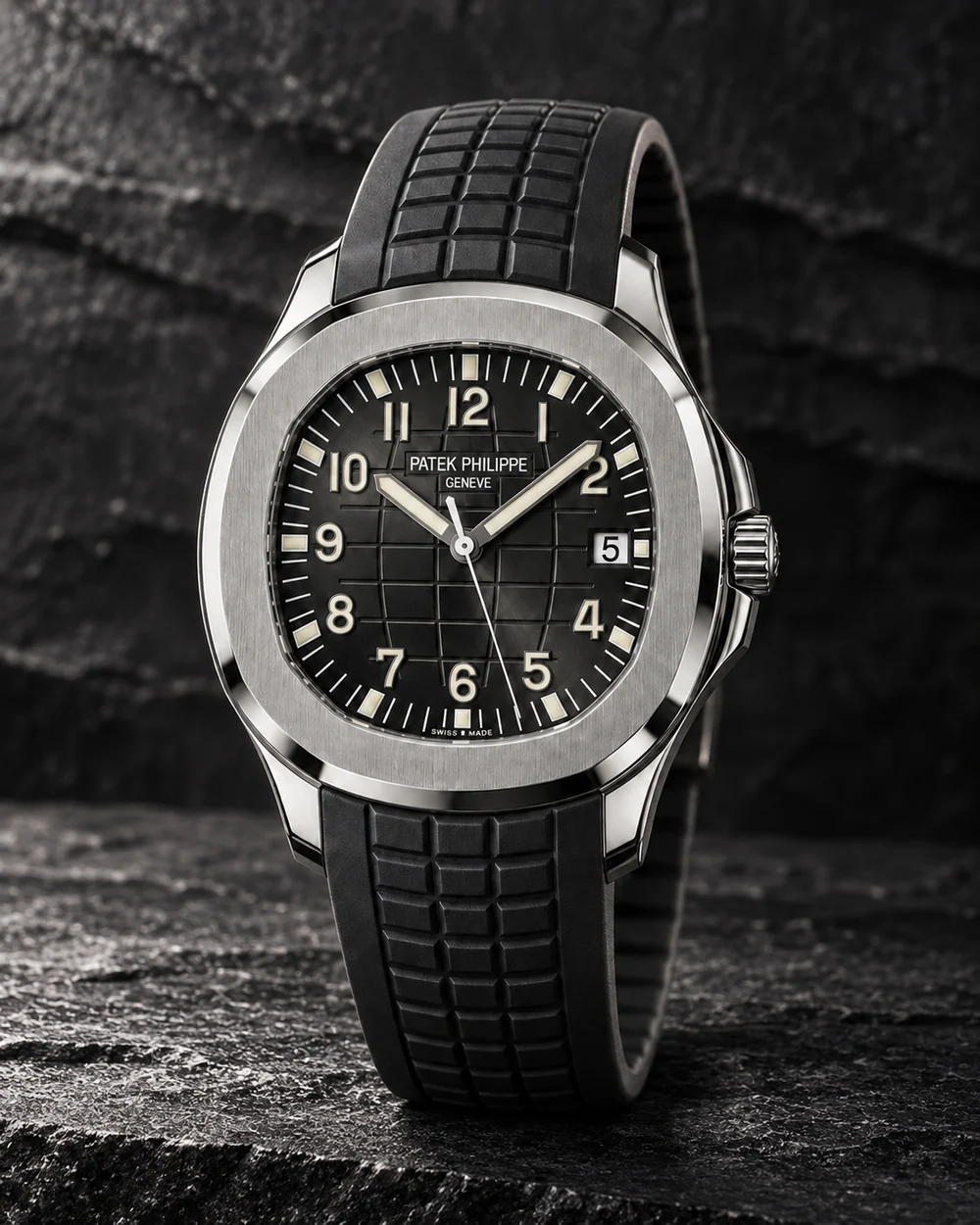 Patek Philippe Aquanaut em cenário de pedra escura